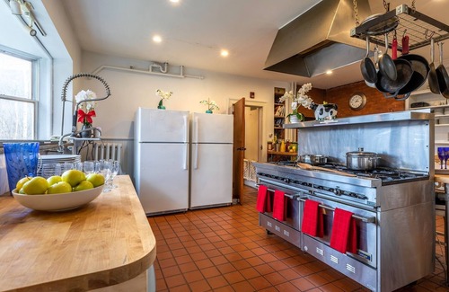Manchester Center House | HUGE Private VT Mansion: 15 bedrooms, 12 bath, Sleep 34! Yoga retreats, corporate offsites, DIY weddings, family reunions, Dogs welcome