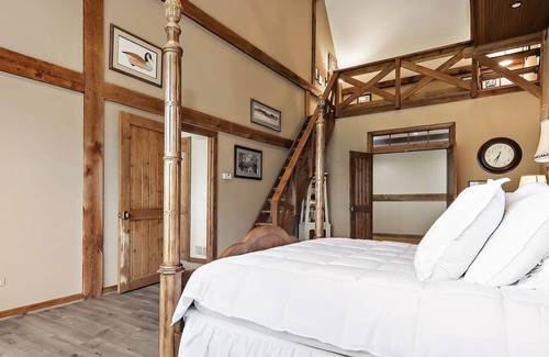 McHenry House | Huge Renovated Barn Estate. Perfect for Groups