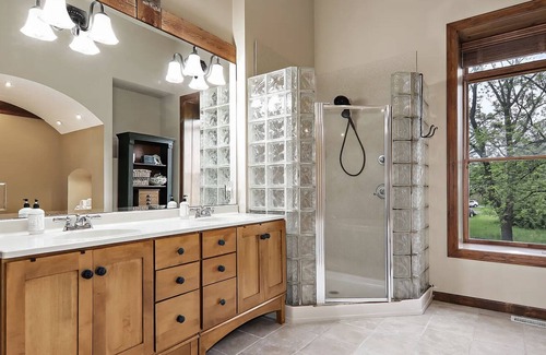 McHenry House | Huge Renovated Barn Estate. Perfect for Groups