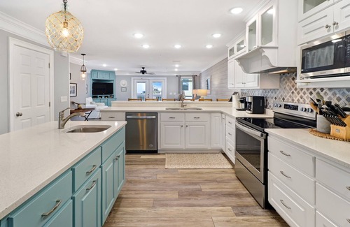 Mexico Beach House | Huge renovated townhome, sleeps 11, beach-side of 98 with gorgeous beach access