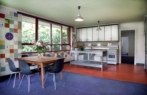 St Kilda Apartment | Huge, stylish, central, 3 br apartment with pool