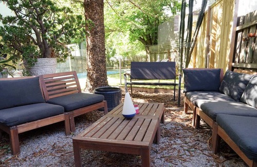 St Kilda Apartment | Huge, stylish, central, 3 br apartment with pool