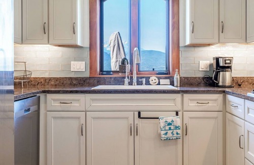 Carbondale House | HUGE VIEWS + LUX Finishes Outside Aspen