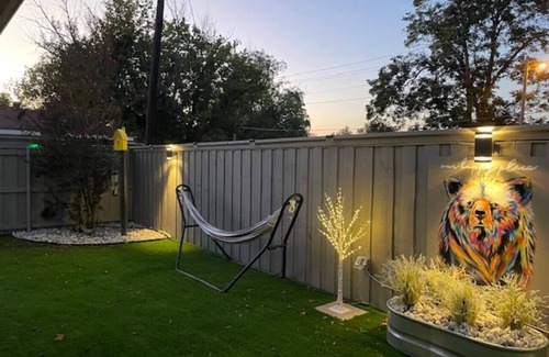 Hugo House | Hugo Cozy Cottage | Near Choctaw Casino & Dining