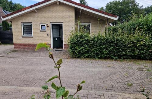 Krachtighuizen House | Huinerhofje 2 - Vrijstaand met grote omheinde tuin, rust, privacy en nabij bossen
