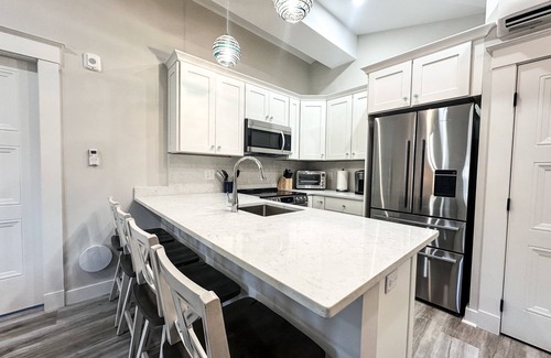 Hull Apartment | Hull Nantasket Beach Area Beautifully Staged brand new 1 bedroom 2 baths laundry