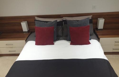 Hull Old Town Apartment | Hullidays - The Sawmill Suite