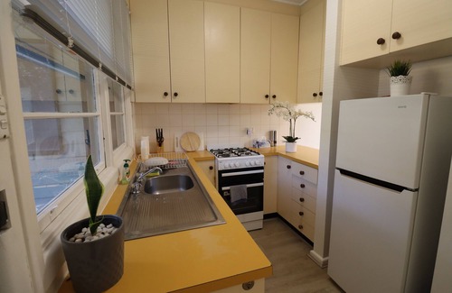 Heathmont Apartment | Humble Abode near Train Station, Costco, Eastland