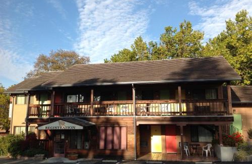 Garberville Hotel | Humboldt Redwoods Inn
