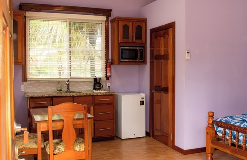 Dangriga Bed & Breakfast | Hummingbird Estate Cabanas