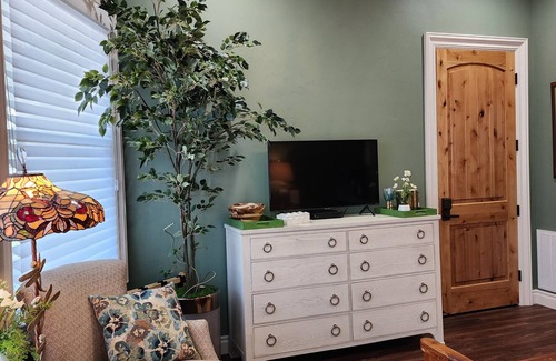 Red Bluff Hotel | Hummingbird House