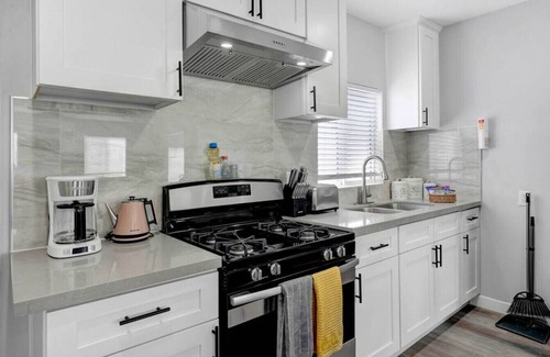 South el Monte House | Hummingbird's Homey Hideaway: 2BR Urban Retreat with King Bed, Split AC, Spacious Patio, and Convenient Parking!