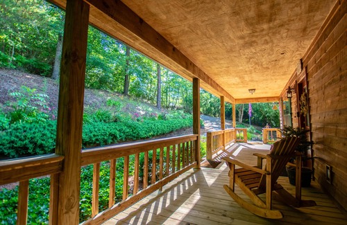 Young Harris Cabin | Hunker Down" Creek Front Cabin, In The Blue Ridge Mountains