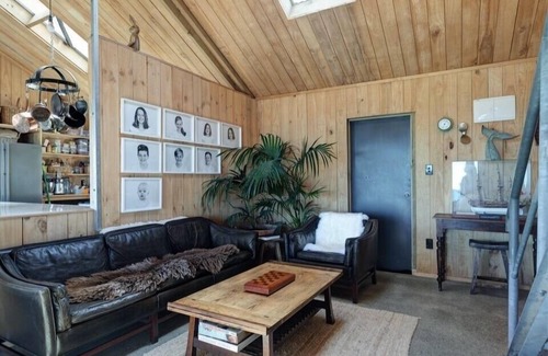 Wellington House | Hunter Bay Bach absolute beachfront