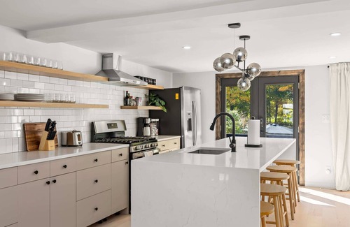 Hunter House | Hunter Bungalow - Luxury Cabin, Kid-Friendly