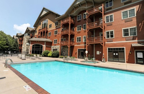 Hunter Condo | Hunter Mountain 2BR | Fireplace & Jacuzzi