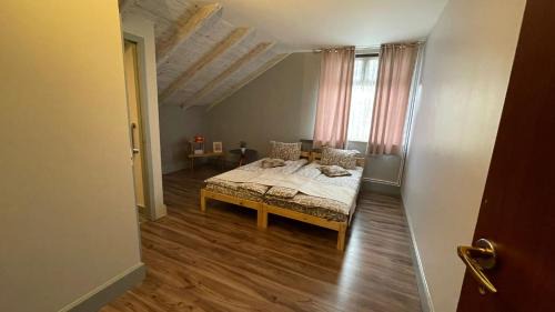 Marasu Cabin | Hunter's Lodge