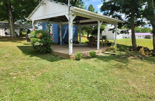 Freeport House | Hunters Haven a charming 3-br house in welcoming Piedmont Ohio with AC, Wi-Fi.