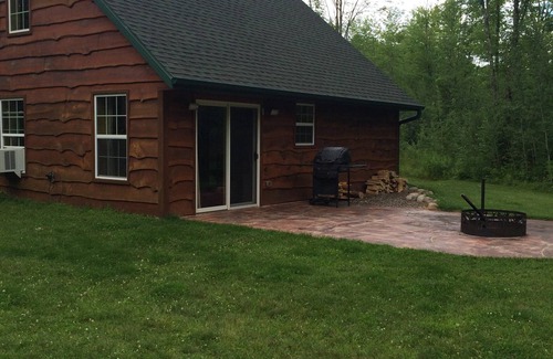 Phillips Cabin | Hunters Hideaway & Secluded Country Cabin for Family Getaways