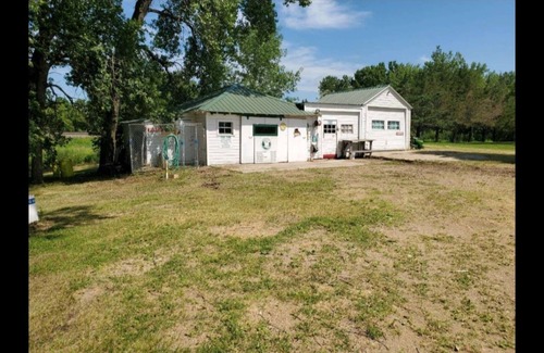 Medina House | Hunting and Fishing Rental House on the edge of town.