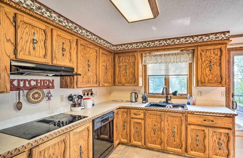Mercer County House | Hunting & Fishing Lodge < 3 Mi from Lake Sakakawea