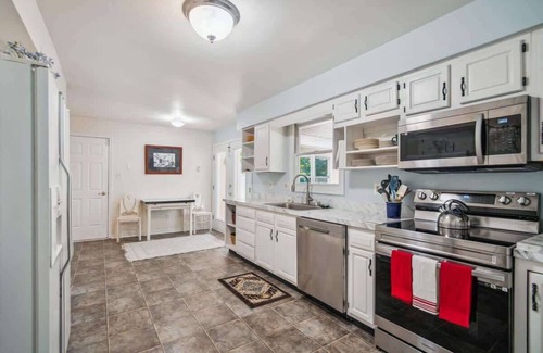 Barstow House | Huntingtown Wooded Charm House