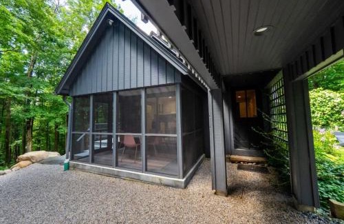 Monterey House | Hupi House - A Peaceful Wooded Lakeside Retreat