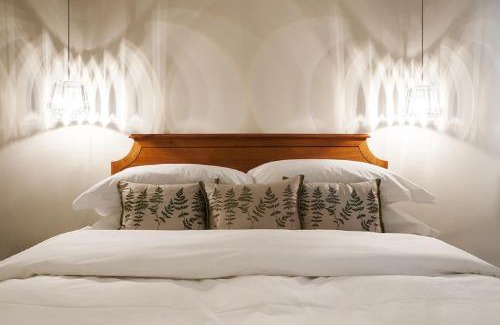 Peaslake Hotel | Hurtwood Hotel