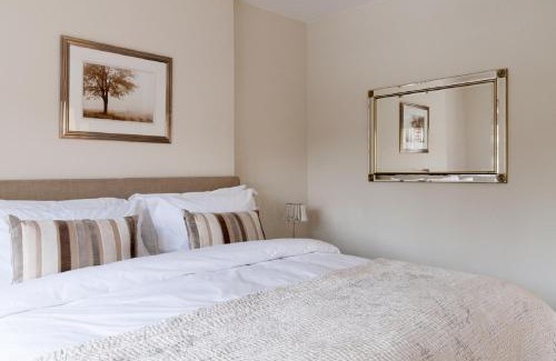 Peaslake Hotel | Hurtwood Hotel