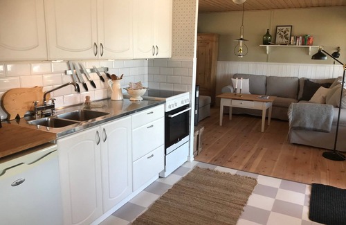 Bredsjo House | Hus Bjöksjöblick - Holiday home with lake view & boat in southern Sweden