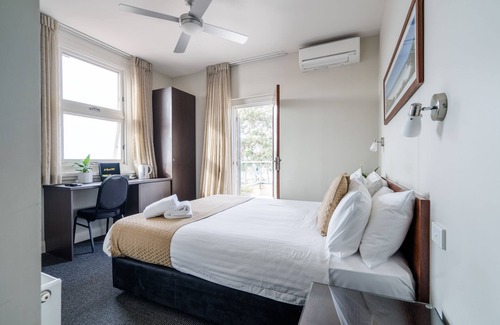 Huskisson Hotel | Huskisson Hotel