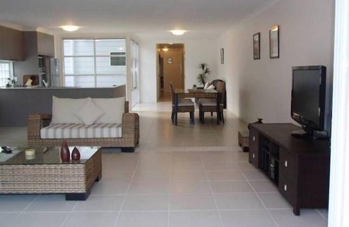 Huskisson Apartment | Husky Sea Breeze Apartment - Directly opposite the beach