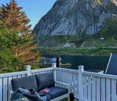 Reine Villa | Husly Reine - your home with Reinebringen view