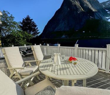 Reine Villa | Husly Reine - your home with Reinebringen view