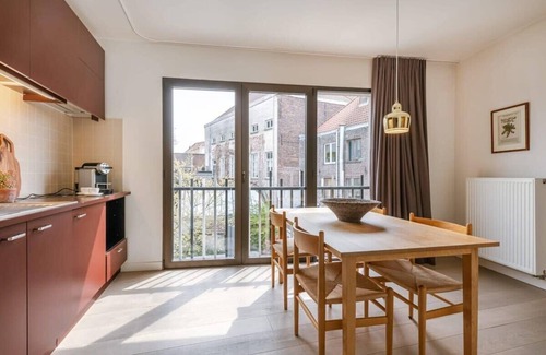 Historical Center Bruges Apartment | Huswell - Bonrepo Room 103