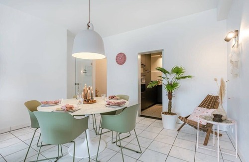 Heist Apartment | Huswell - Boulevard apartment near the beach