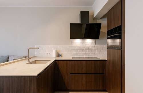 Heist Apartment | Huswell - Modern family flat steps from the sea