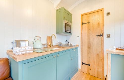 Monkswood House | Hut Uk42176