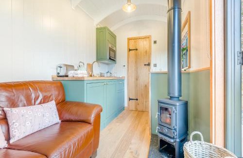 Monkswood House | Hut Uk42176