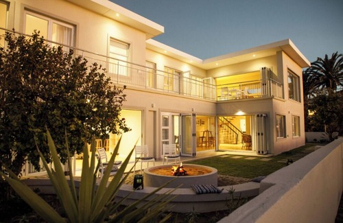 Melkbosstrand House | Huus Dejuna Family-friendly with private swimming pool and sea view
