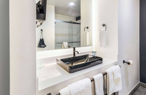 Calera Hotel | Hy-Lo Hotel, an Ascend Collection Hotel