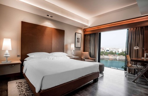 Vastrapur Resort | Hyatt Ahmedabad