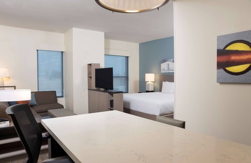 Red River Cultural District Hotel | Hyatt House Austin/Downtown