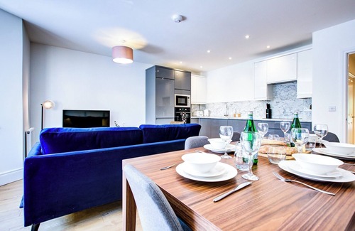 Coombe Vale Apartment | Hybrid Resi - New Malden |3 Bed Apartment