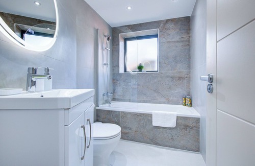 Uxbridge North Apartment | Hybrid Resi - Uxbridge|1 Bed Apartment