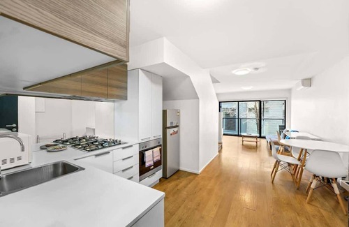 Parkville Apartment | Hyde - Perfect Two-Level Parkville Apt w parking!