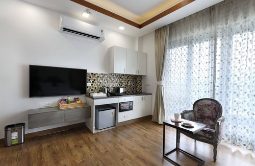 Gurugram Apartment | HYDEWEST Rose King Gold Grande Studio Luxury Serviced Residences Apartment