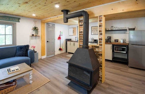 Fenelon Falls Cottage | Hydrus cozy 2 bedroom cottage