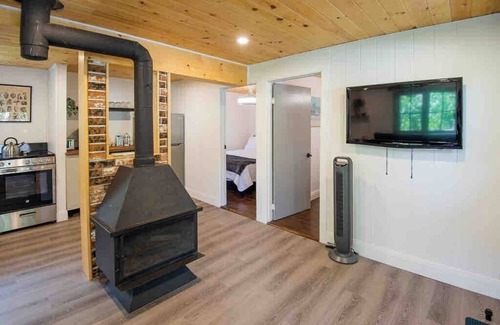 Fenelon Falls Cottage | Hydrus cozy 2 bedroom cottage