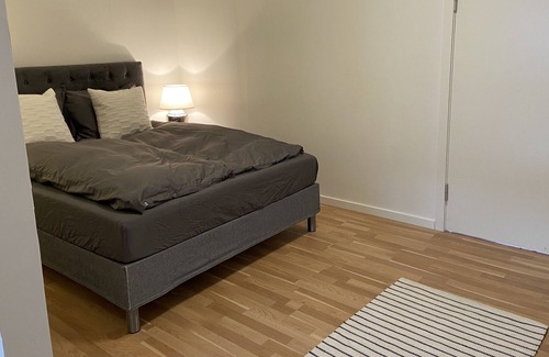Lynge Apartment | Hyggelig Etværelses Lejlighed på Damgaarden